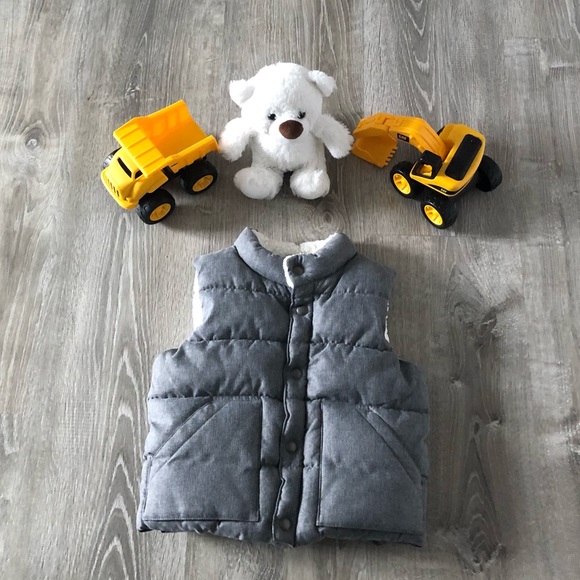 Baby GAP Puffer Vest - Picture 2 of 8